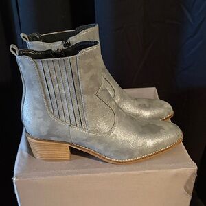Elegant Women's Silver Ankle Booties